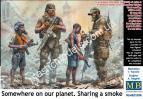 1/35 Master Box 35200 Somewhere on our planet. Sharing a smoke