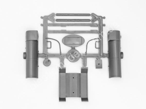 1/72 ICM 72813  ATZ-4-131 Fuel Bowser