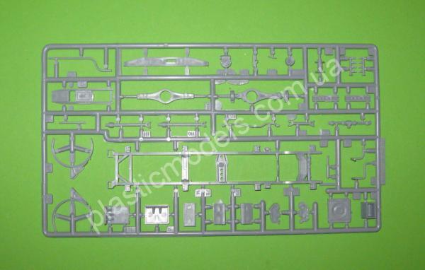1/35 Восточный экспресс 35137 Командно-штабная машина Р-142Н