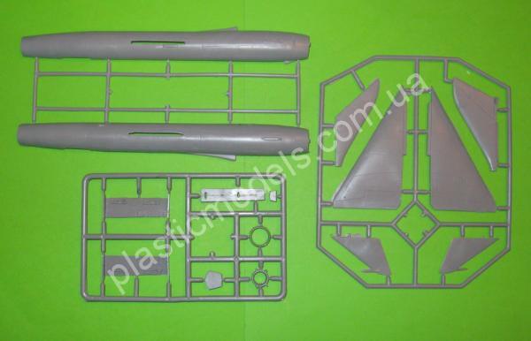 1/72 A-model 72135 Су-9 Советский истребитель - перехватчик.
