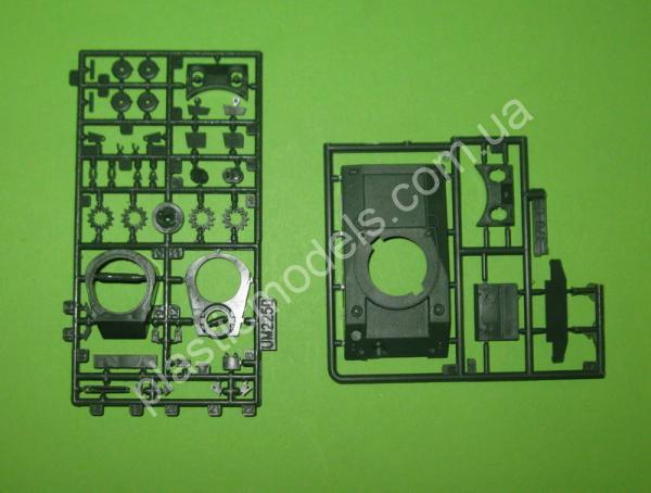 1/72 UM 470 M32B3 tank recovery vehicle