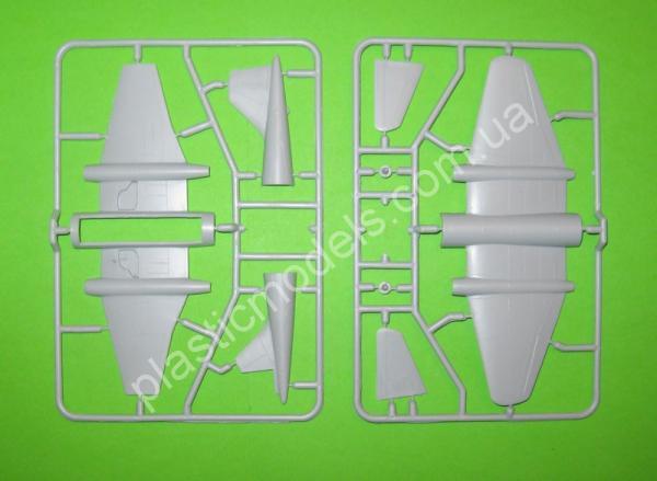 1/144 A-model 1430 E.E.Canberra T.17