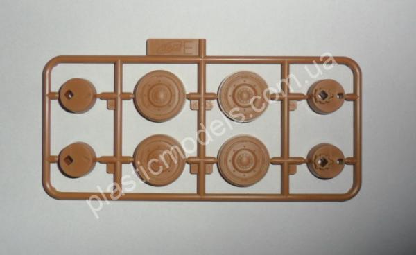 1/35 ICM 35376 Panzerspähwagen P 204(f) Railway German Armoured Vehicle