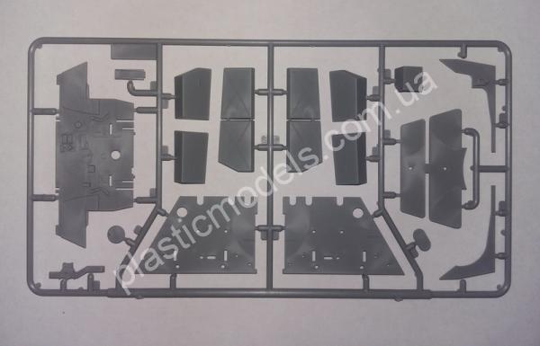 1/35 ICM 35364 Pz.Kpfw.VI Ausf.B King Tiger (late production) with full interior, WWII German Heavy Tank