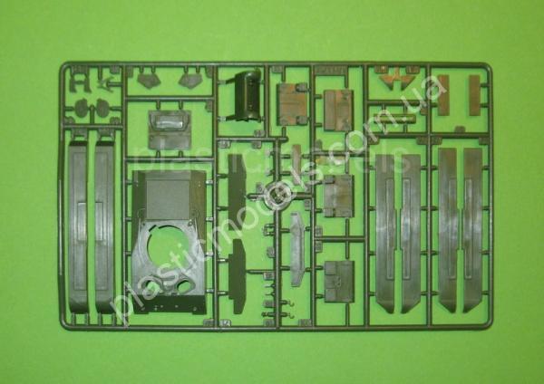 1/72 UM 375 Medium tank M4(105)HVSS Serman