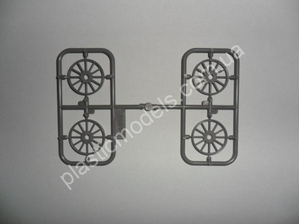 1/24 ICM 24017 Model T 1914 Fire Truck with Crew