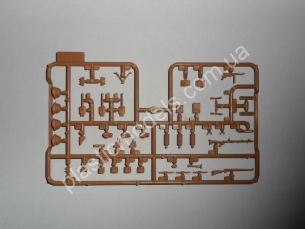 1/35 ICM 35103 Sd.Kfz.251/1 Ausf.A с Немецкой пехотой