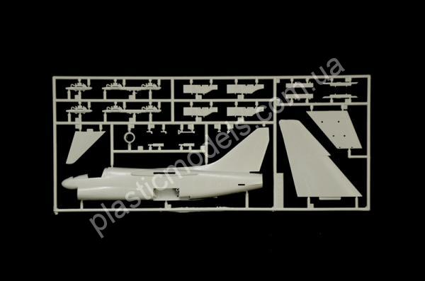1/72 Italeri 1411 A-7E Corsair II