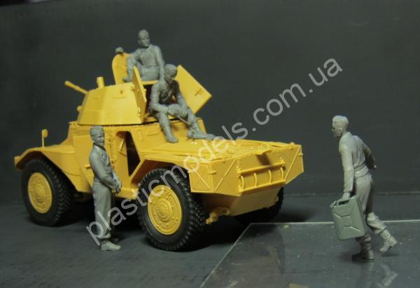 1/35 ICM 35382 P 204 (f) with German Armoured Vehicle Crew