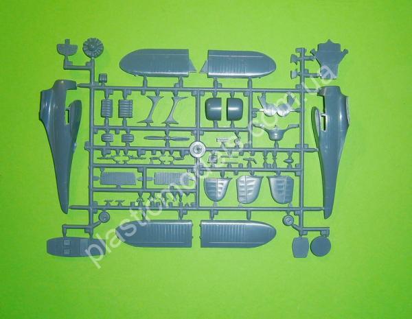 1/72 AZ model 7858 Beech Traveler Mk.I