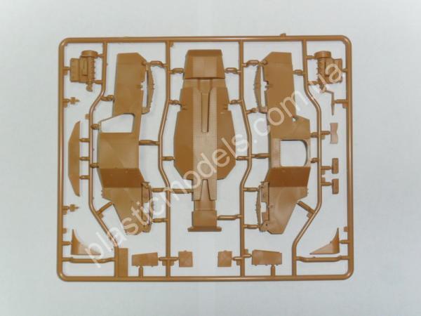 1/35 ICM 35382 P 204 (f) with German Armoured Vehicle Crew