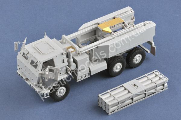 1/35 Trumpeter 01041 M142 High Mobility Artillery Rocket System (HIMARS)