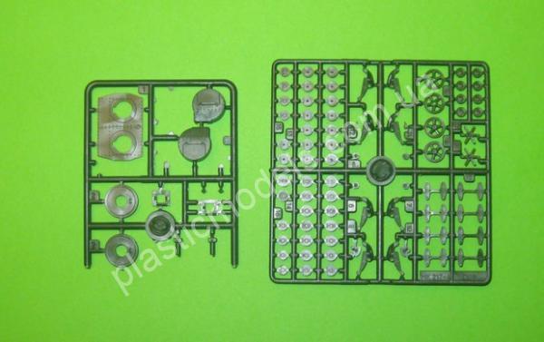 1/72 UMmt 618 Vickers 6 ton light tank model E version A