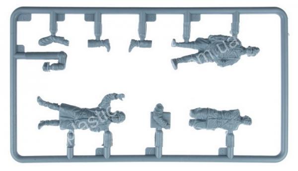 Finnish And Soviet Pilots w/ Accessories 1/48 MiniArt 49022