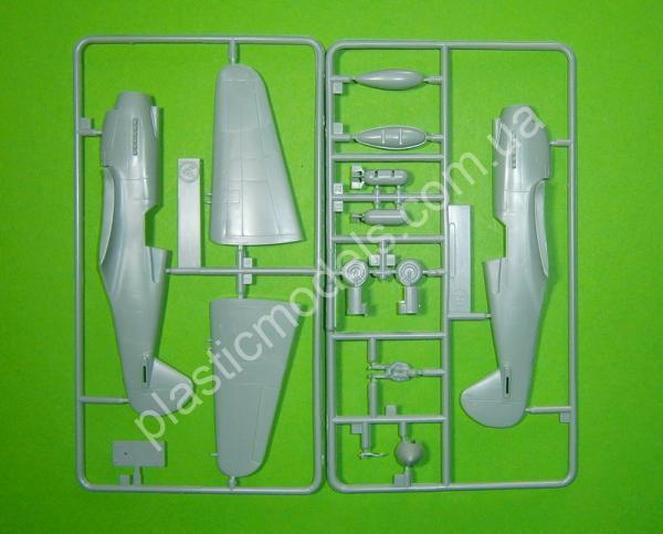 1/72 Academy 12456 Curtiss P-40B Tomahawk