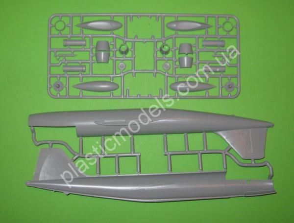 1/72 AMP 72004 Canberra T. MK11