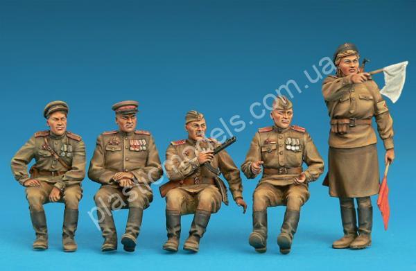 1/35 MiniArt 35313 Soviet Jeep Crew. Special Edition