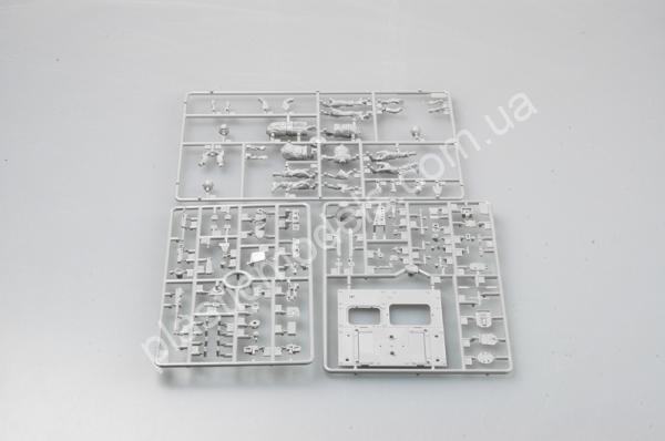 1/35 Trumpeter 00397 M1130 Stryker Command Vehicle