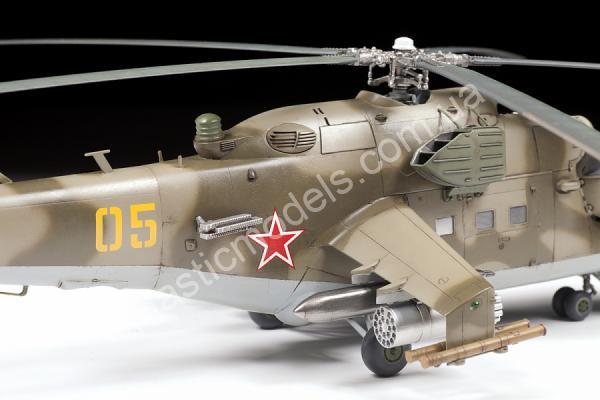 1/48 Zvezda 4823 Soviet Attack Helicopter Mi-24V/VP