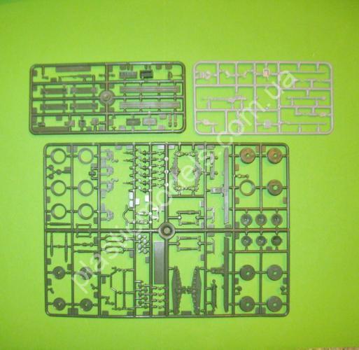1/35 SKIF 240 BTR-152B1 z DSZK