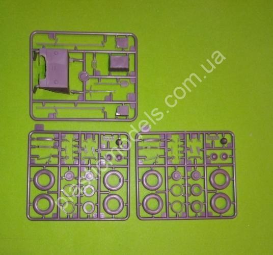1/35 Roden 818 Ford V8-G81A Funkwagen
