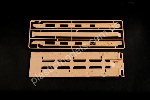 1/35 HobbyBoss 85502 M1070 Truck Tractor & M1000 HET Semi-trailer