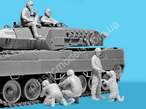 1/35 ICM 35757 Leopard crew of the Armed Forces of Ukraine