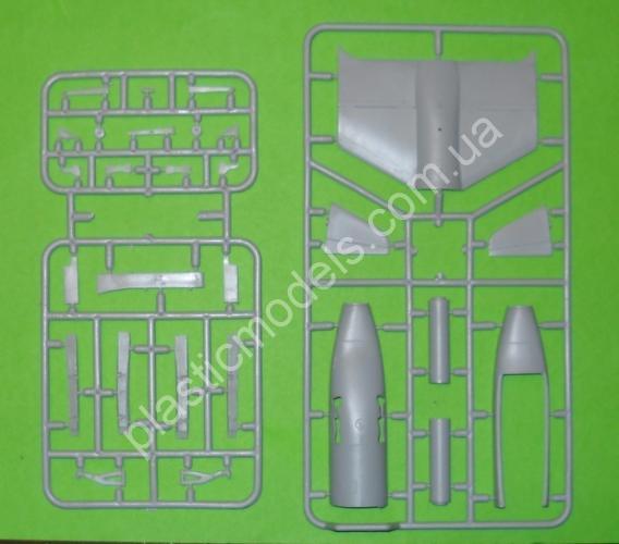 1/72 A-model 72201 White Knight & Space Ship One (SS1)