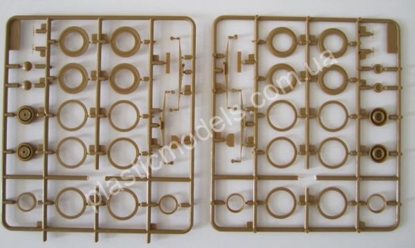 1/35 ICM 35479 Москвич-401-420 седан Moskvitch-401-420 Saloon