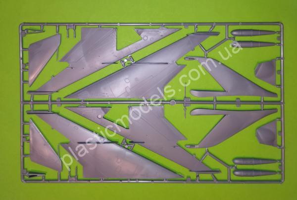 1/48 Kovozavody Prostejov 4820 Su-7UMK „International“