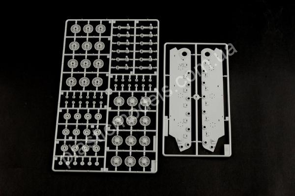 1/35 Trumpeter 1565 Sovet KV-8 Heavy tank