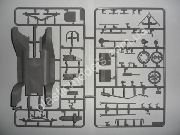 1/24 ICM 24017 Model T 1914 Fire Truck with Crew