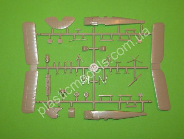 1/72 AZ model 7408 De Havilland DH-82A Tiger Moth (RAAF) HQ