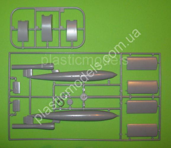 1/48 Special hobby 48192 Spitfire Mk.XII against V-1 Flying Bomb