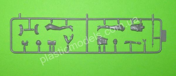 1/24 Master Box 24004 Pin-up series, Kit No. 4. Suzie