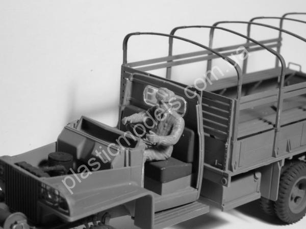 1/35 ICM 35643 RKKA Drivers (1943-1945) (2 figures)