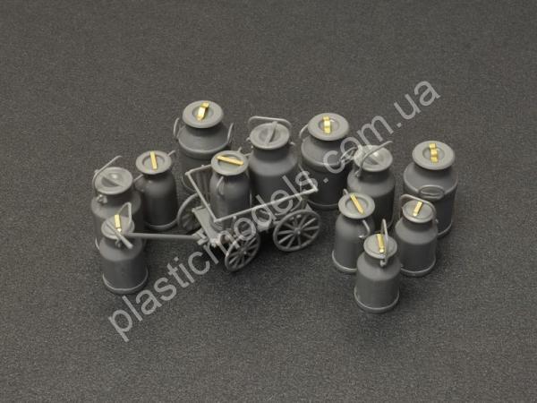 1/35 MiniArt 35580 Milk Cans with Small Cart