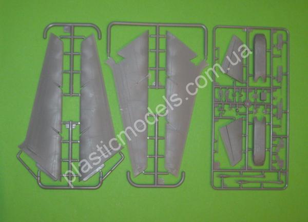 1/144 Roden 349 Boeing RC-135V/W Rivet Joint