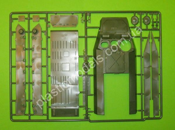 1/35 UM 233 MT-LB with Eguipment for selfdigging around