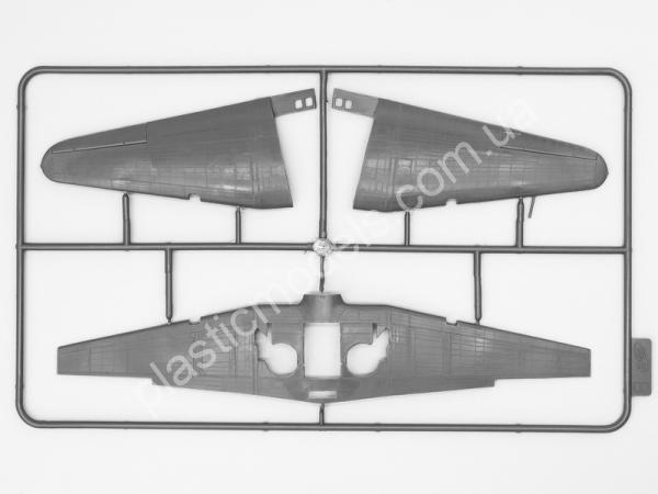 1/72 ICM 72082 WWII Soviet Reconnaissance Plane SU-2