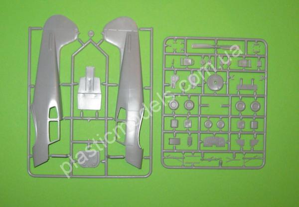 1/48 A-model 4810 Yak-18T