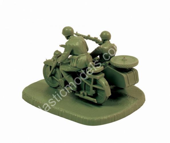 1/72 Zvezda 6277 Soviet M-72 Motorcycle & Sidecar with Crew