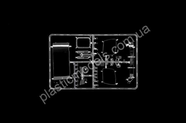 1/24 Italeri 3948 Mercedes Benz MP4 Big Space (Middle Roof)