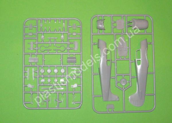 1/72 A-model 72303 Yak-18T