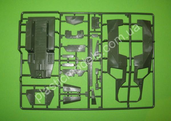 1/35 SKIF 210 BTR-152E