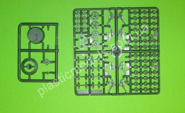 1/72 UMmt 619 Vickers single turret tank model E, version B