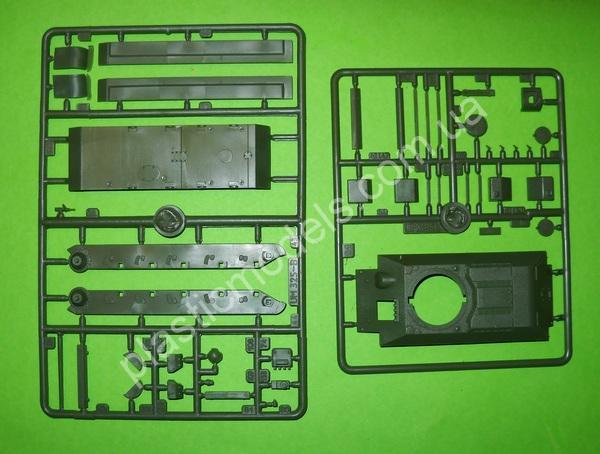 1/72 UM 330 Tank T-34/76 (1942) with stamp turret