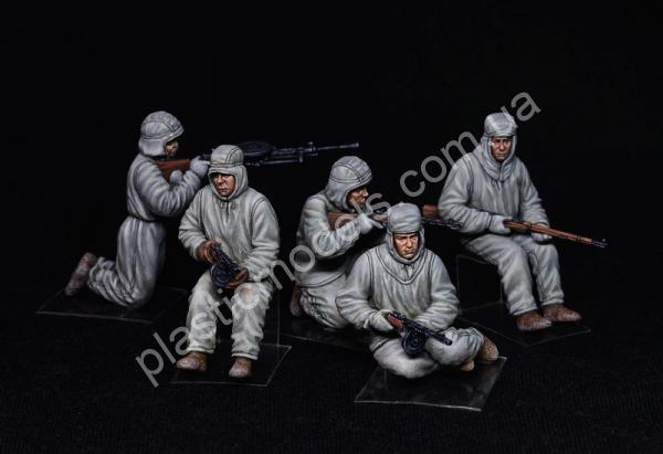1/35 MiniArt 35226 Soviet Assault Infantry (Winter Camouflage Cloaks)