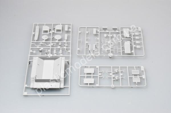 1/35 Trumpeter 1005 MAZ/KZKT-537L Ballast Tractor