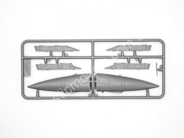 1/72 ICM 72177 MiG-25 PD Soviet Interceptor Fighter